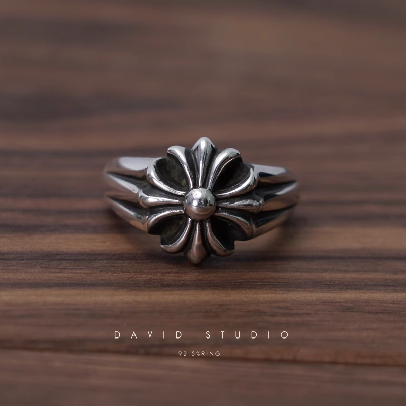 CH PLUS SIGNET RING