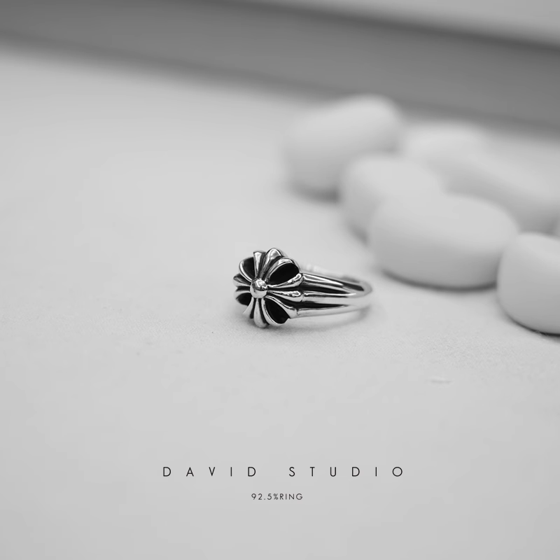 CH PLUS SIGNET RING