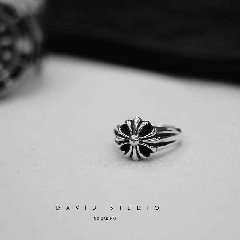CH PLUS SIGNET RING