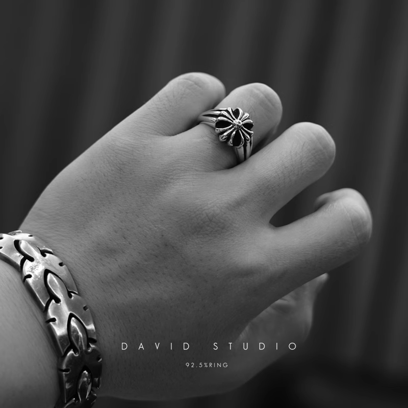 CH PLUS SIGNET RING