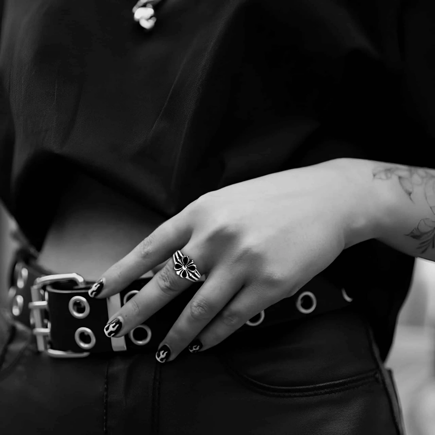 CH PLUS SIGNET RING