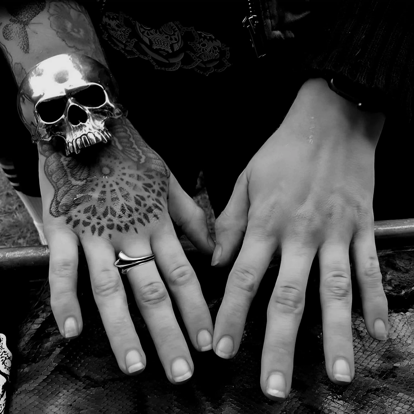 720 HALF CROSS TAIL RING