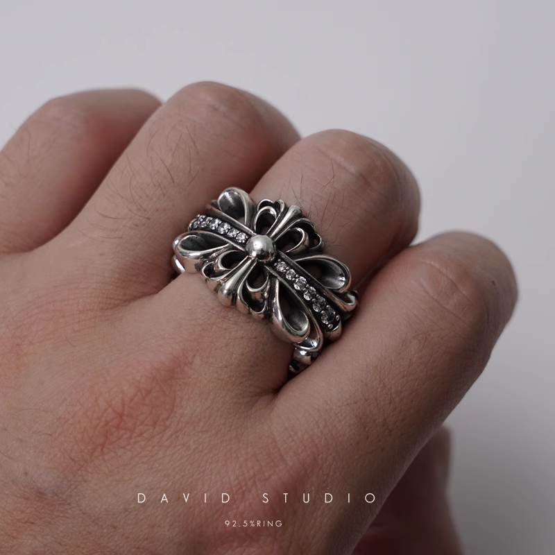 DOUBLE FLORAL RING WITH WHITE DIAMONDS
