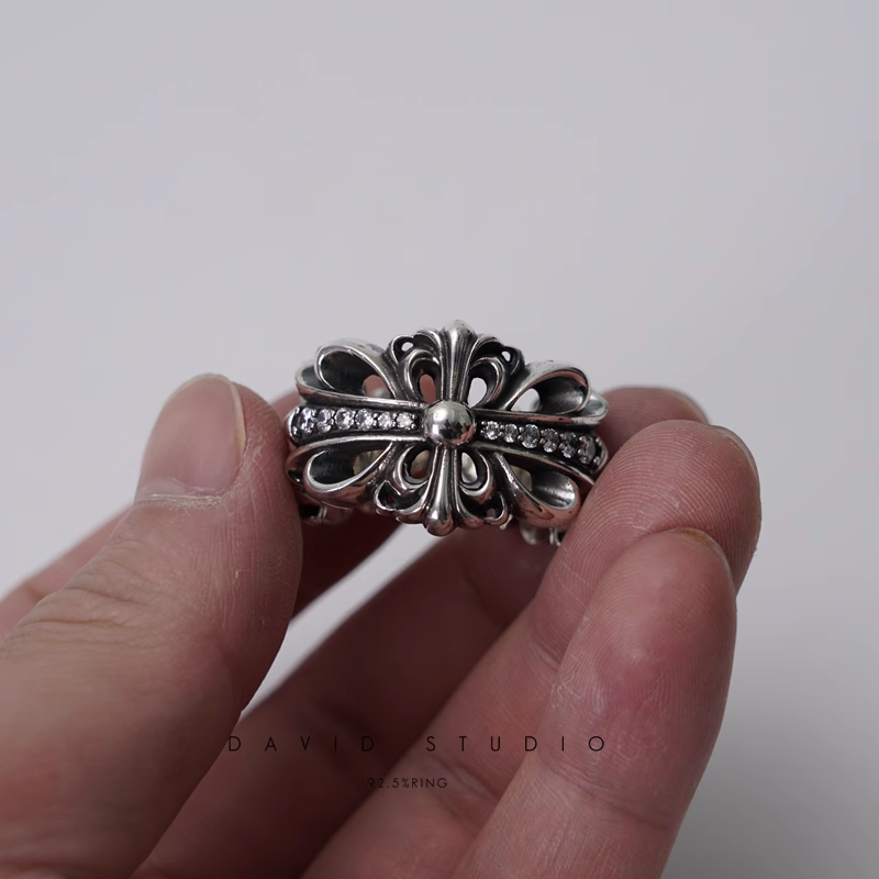 DOUBLE FLORAL RING WITH WHITE DIAMONDS