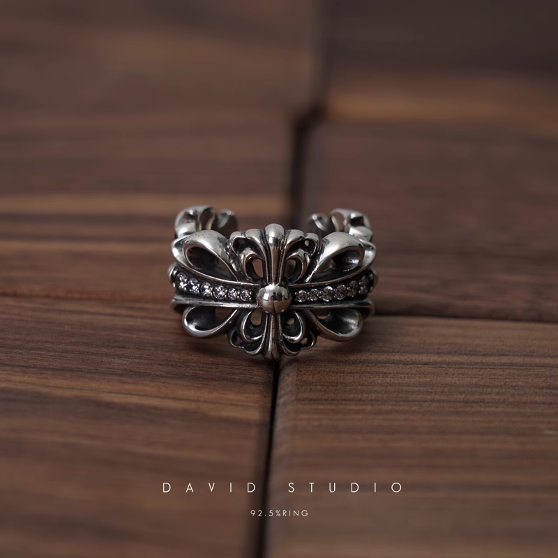 DOUBLE FLORAL RING WITH WHITE DIAMONDS