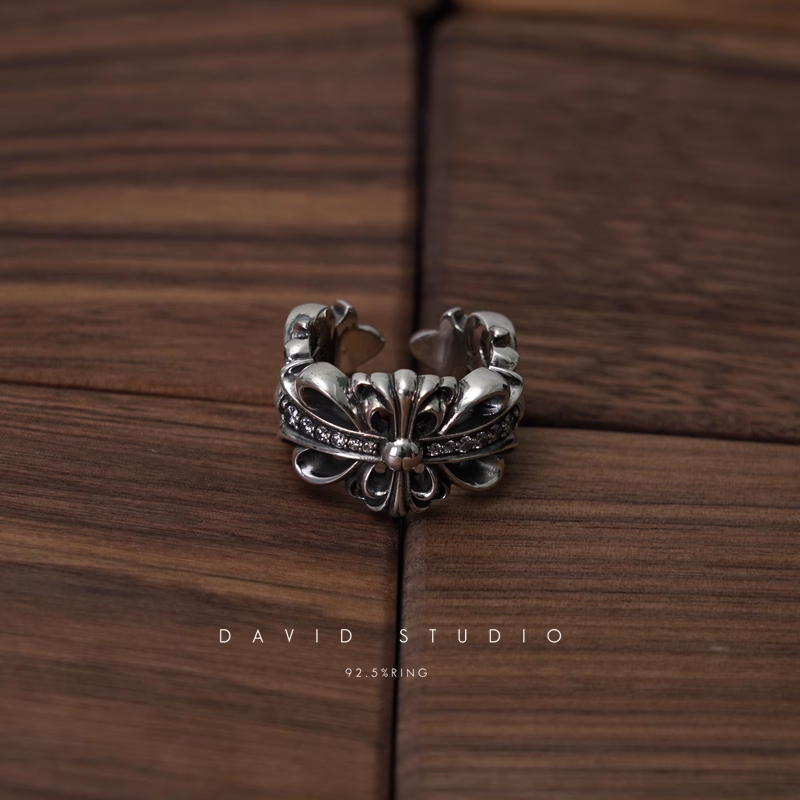 DOUBLE FLORAL RING WITH WHITE DIAMONDS