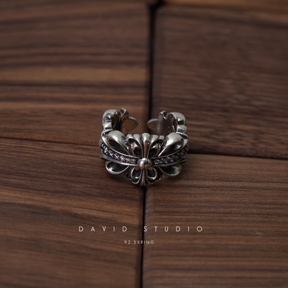 DOUBLE FLORAL RING WITH WHITE DIAMONDS
