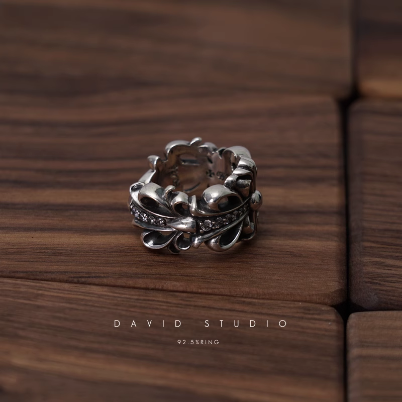 DOUBLE FLORAL RING WITH WHITE DIAMONDS