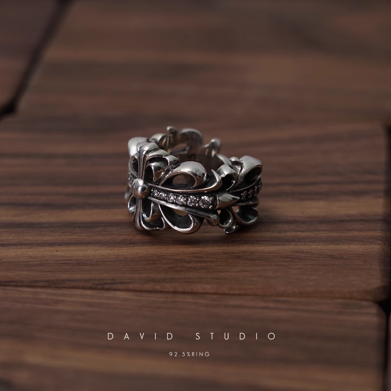 DOUBLE FLORAL RING WITH WHITE DIAMONDS