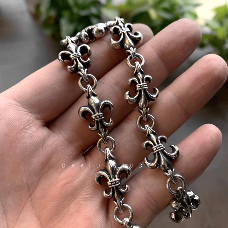 BS FLEUR CROSS CUT OUT LINK BRACELET