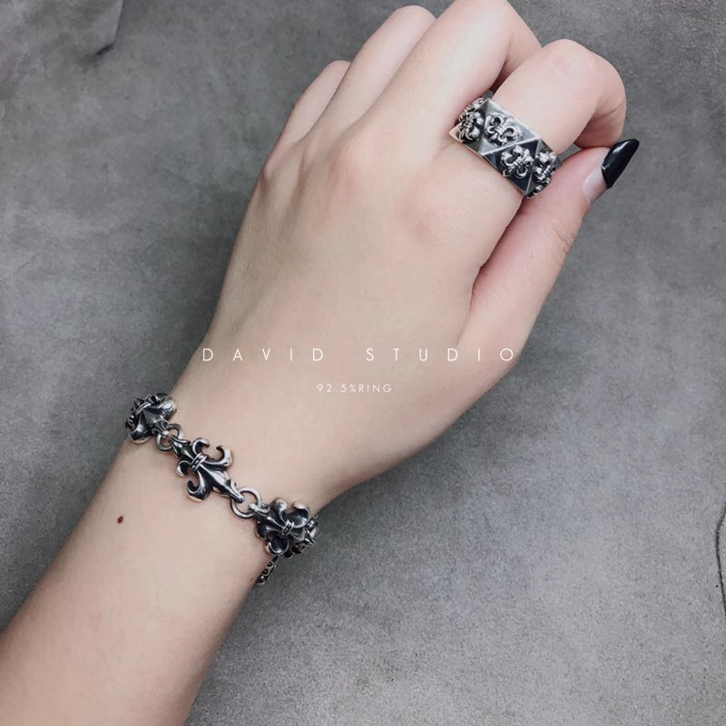 BS FLEUR CROSS CUT OUT LINK BRACELET