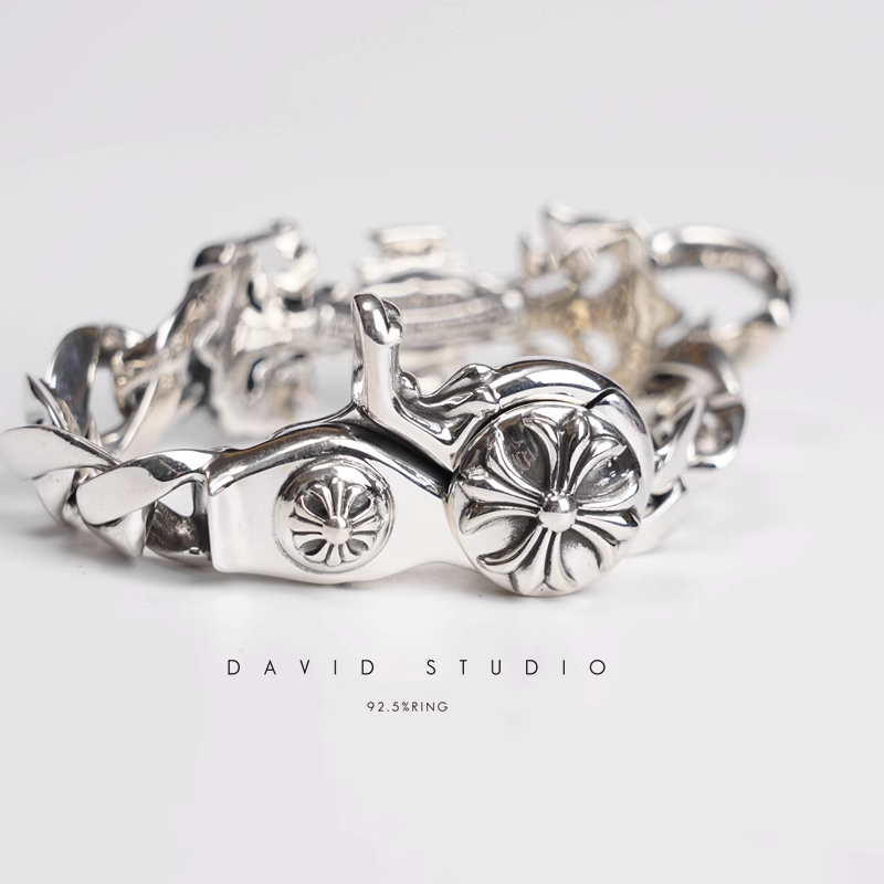 FILIGREE SQUARE CROSS CLIP BRACELET