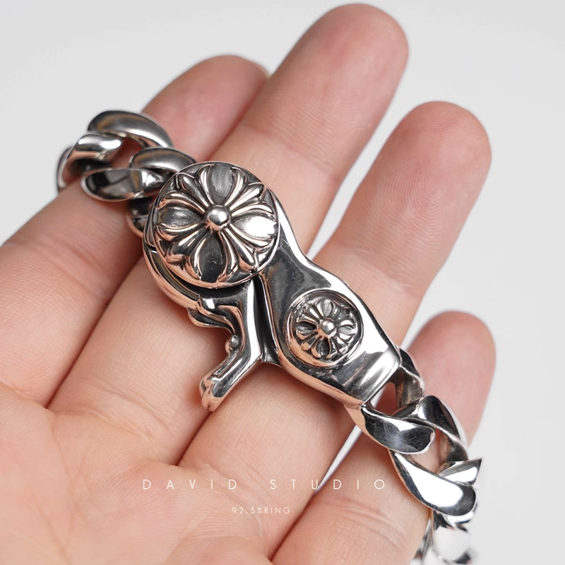 FILIGREE SQUARE CROSS CLIP BRACELET