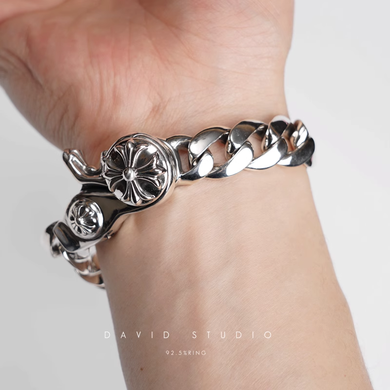 FILIGREE SQUARE CROSS CLIP BRACELET