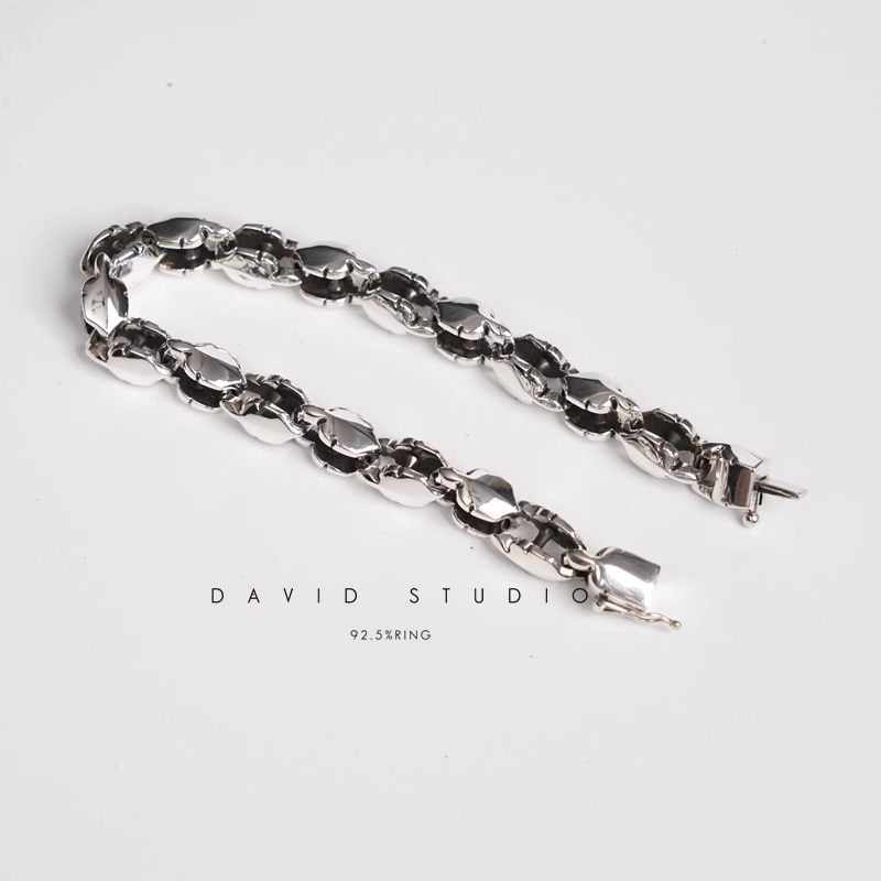 FLEUR TAIL PATTERN BRACELET