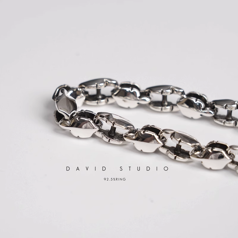FLEUR TAIL PATTERN BRACELET