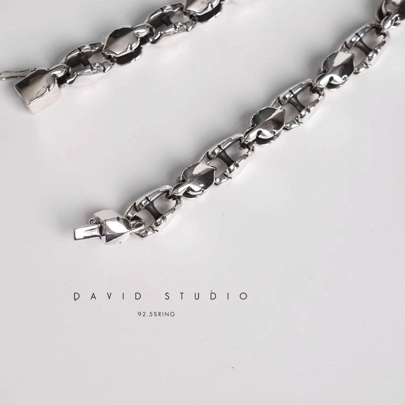 FLEUR TAIL PATTERN BRACELET