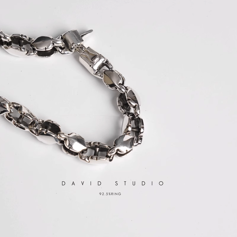 FLEUR TAIL PATTERN BRACELET