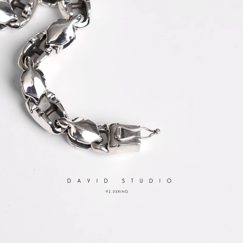 FLEUR TAIL PATTERN BRACELET