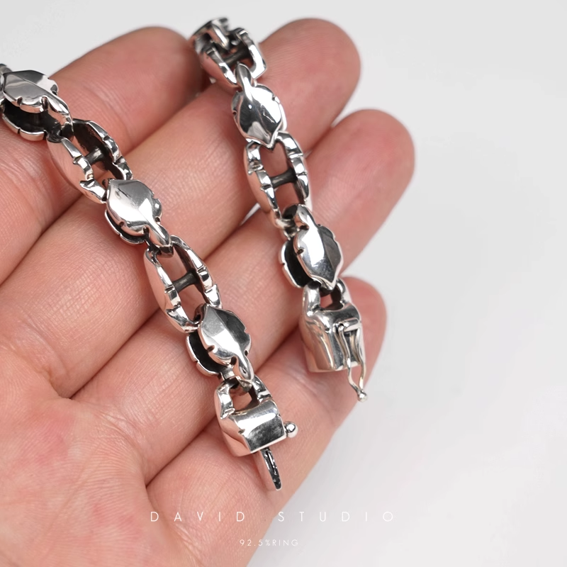FLEUR TAIL PATTERN BRACELET