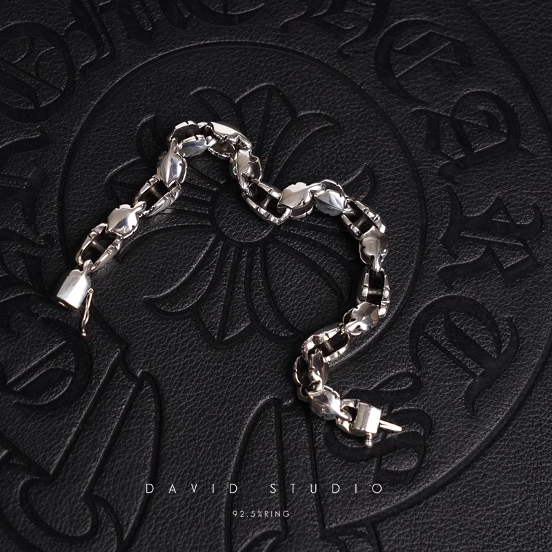 FLEUR TAIL PATTERN BRACELET