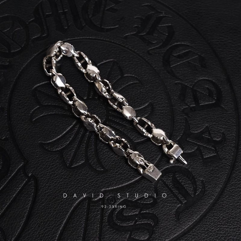 FLEUR TAIL PATTERN BRACELET