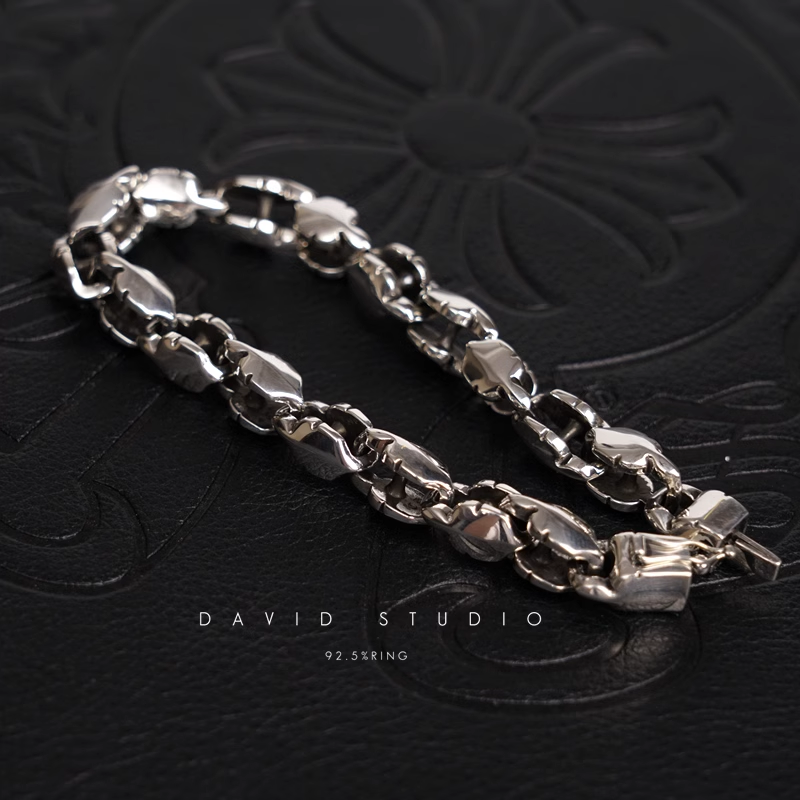 FLEUR TAIL PATTERN BRACELET