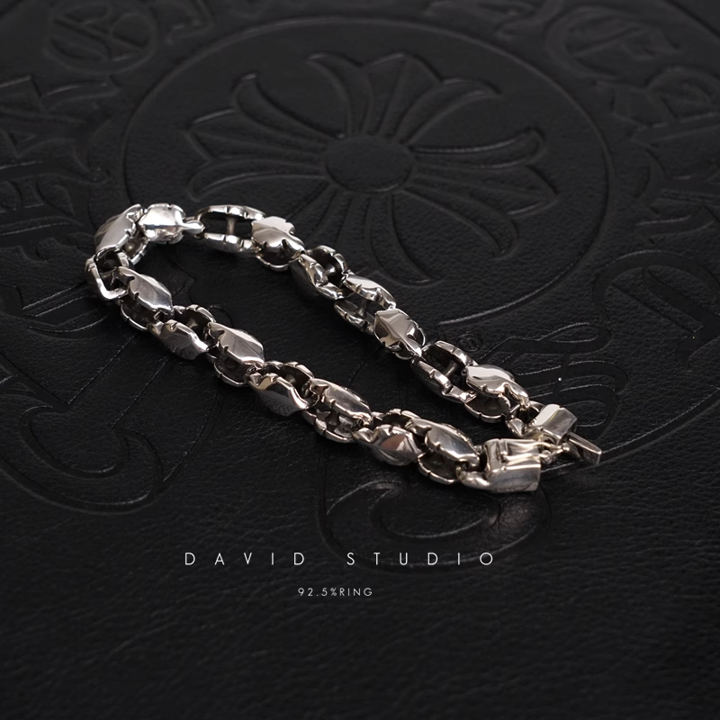 FLEUR TAIL PATTERN BRACELET