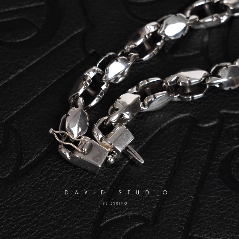 FLEUR TAIL PATTERN BRACELET
