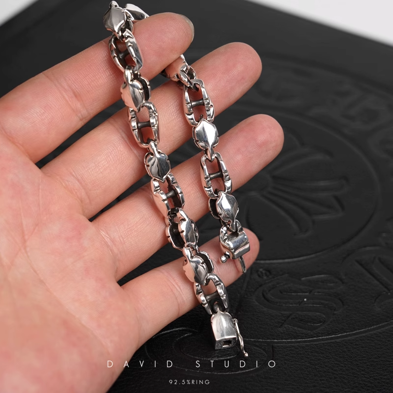 FLEUR TAIL PATTERN BRACELET