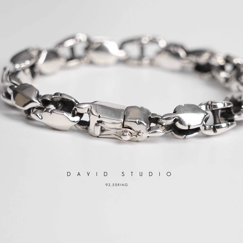 FLEUR TAIL PATTERN BRACELET