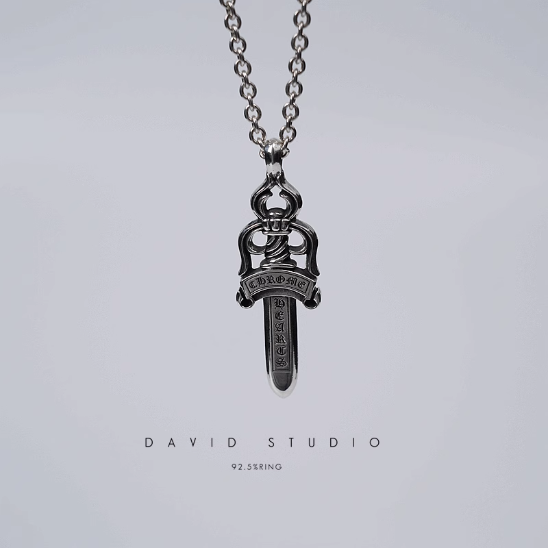 LARGE DAGGER PENDANT – ROLL CHAIN