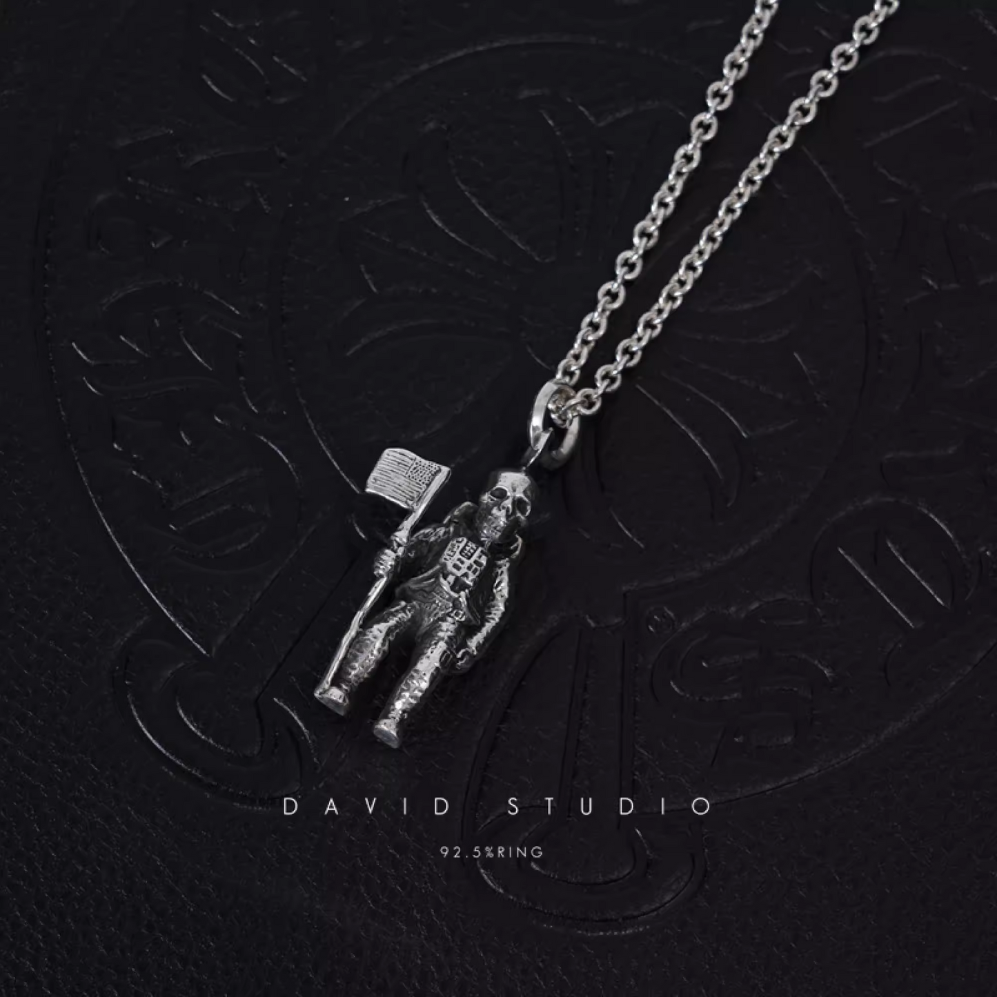 FOTI ASTRONAUT PENDANT – ROLL CHAIN