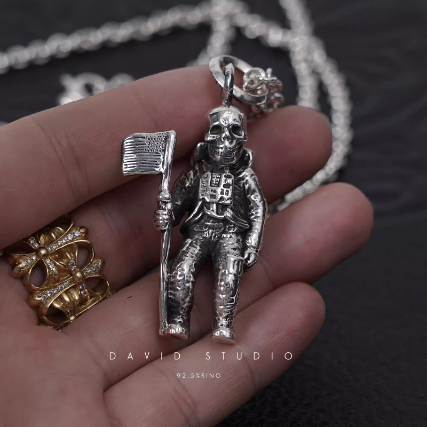 FOTI ASTRONAUT PENDANT – ROLL CHAIN