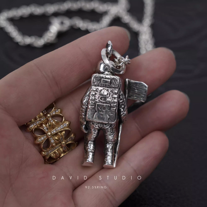 FOTI ASTRONAUT PENDANT – ROLL CHAIN