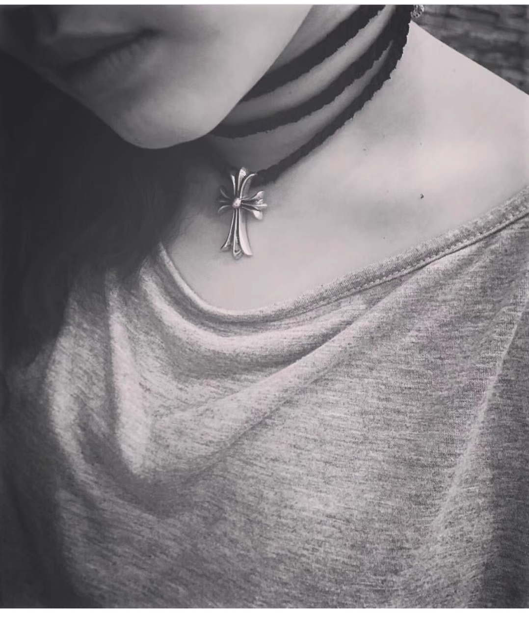 SMALL CROSS PENDANT – LEATHER BRAID