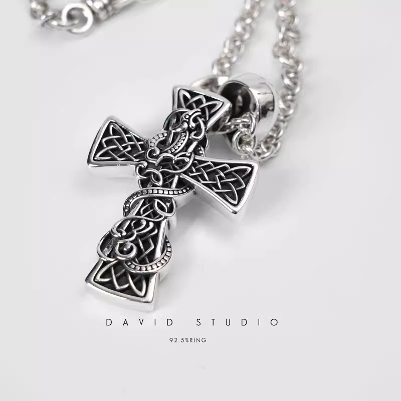 CELTIC CROSS PENDANT – ROLL CHAIN