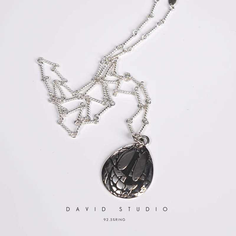 MATTY BOY PENDANT – TWIST CHAIN