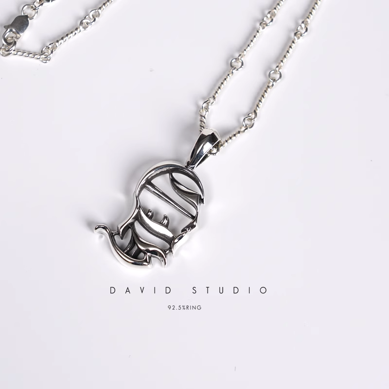CH LOGO PENDANT – TWIST CHAIN