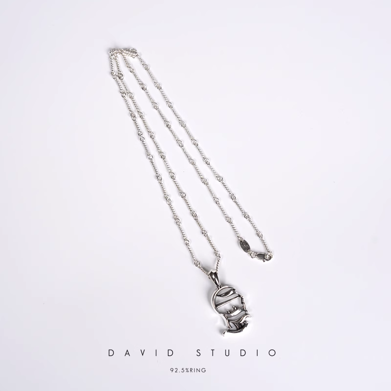 CH LOGO PENDANT – TWIST CHAIN
