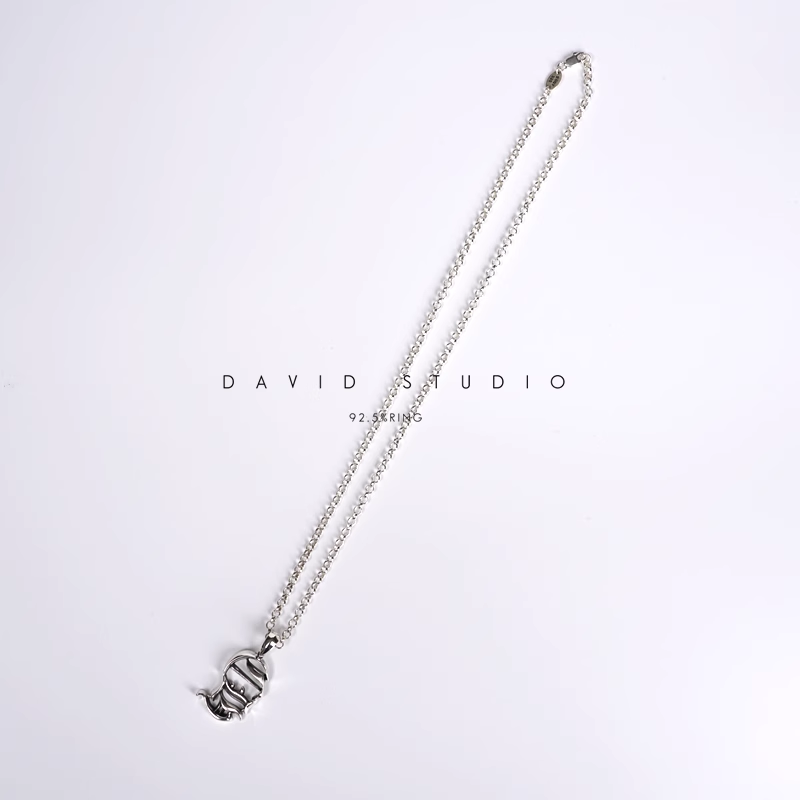 CH LOGO PENDANT – ROLL CHAIN