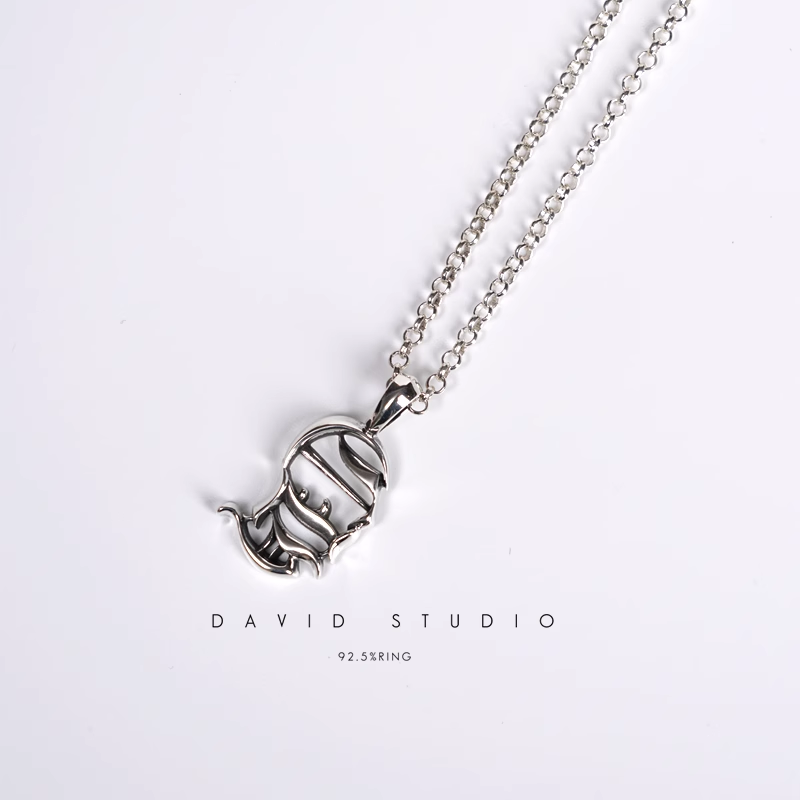 CH LOGO PENDANT – ROLL CHAIN