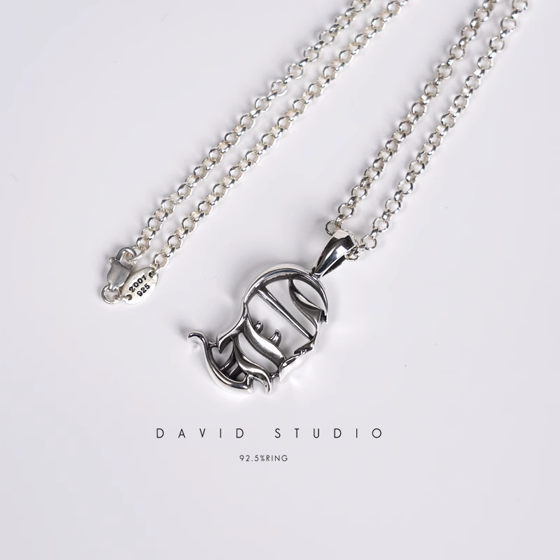 CH LOGO PENDANT – ROLL CHAIN