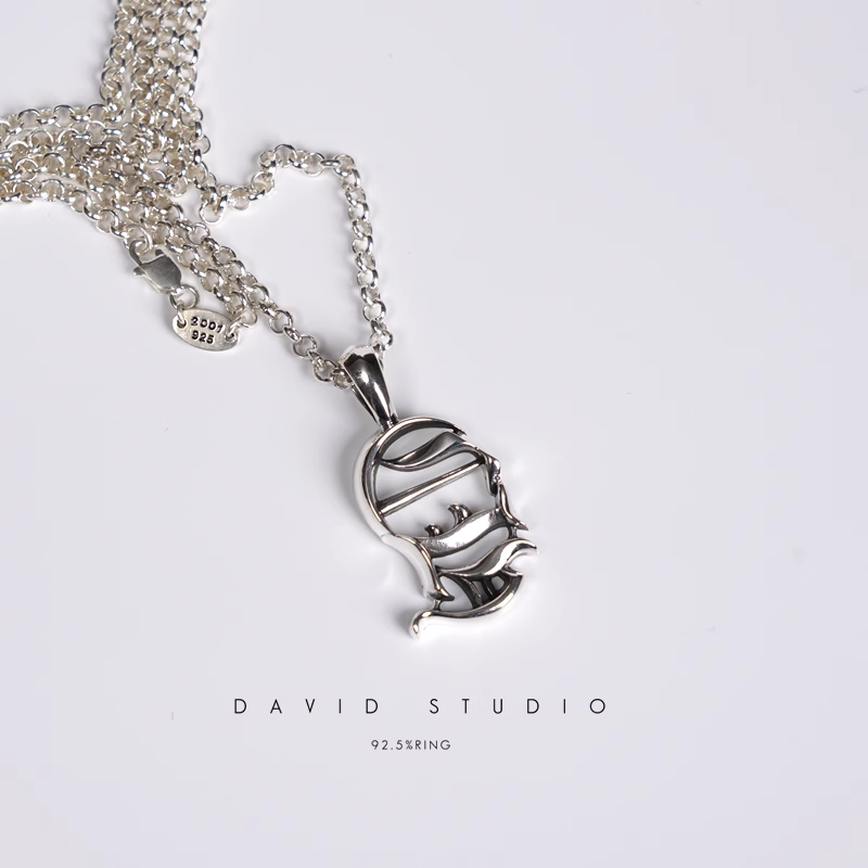 CH LOGO PENDANT – ROLL CHAIN