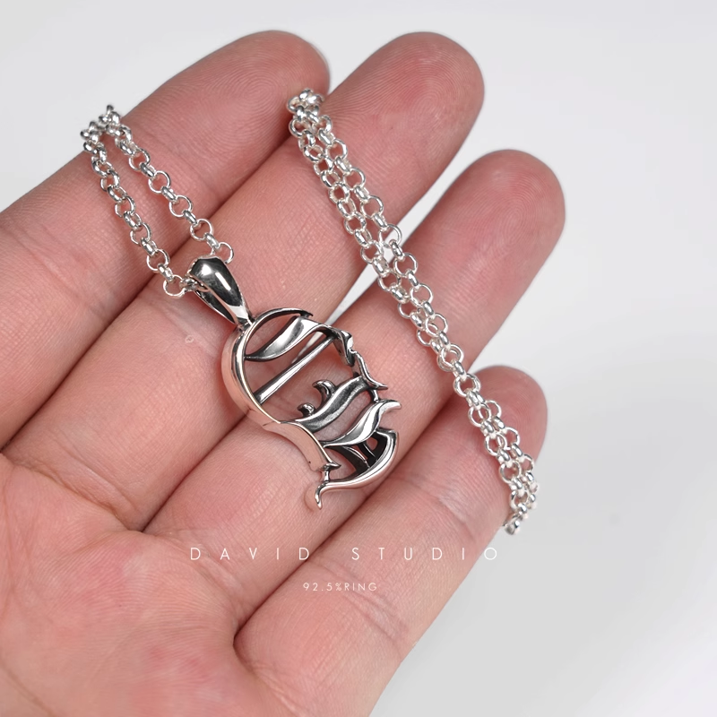 CH LOGO PENDANT – ROLL CHAIN