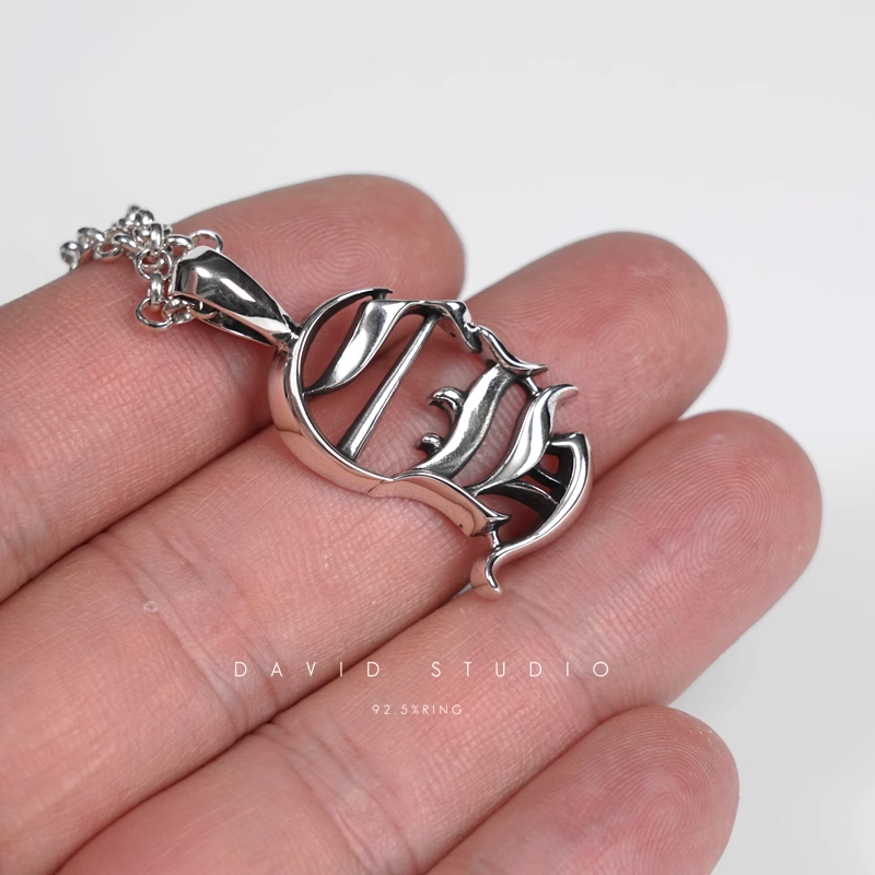 CH LOGO PENDANT – ROLL CHAIN