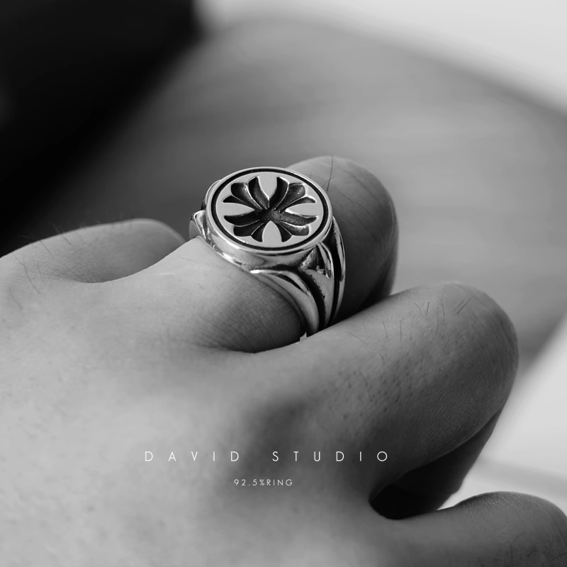 CH PLUS CONCAVE SIGNET RING