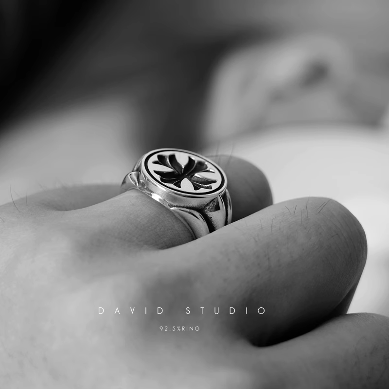 CH PLUS CONCAVE SIGNET RING