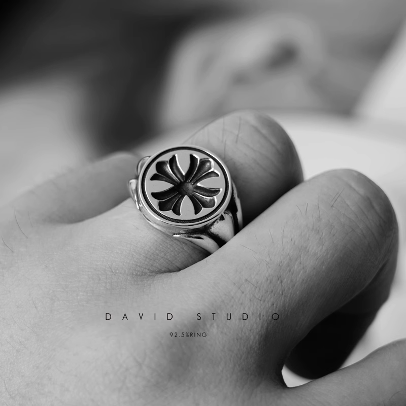 CH PLUS CONCAVE SIGNET RING