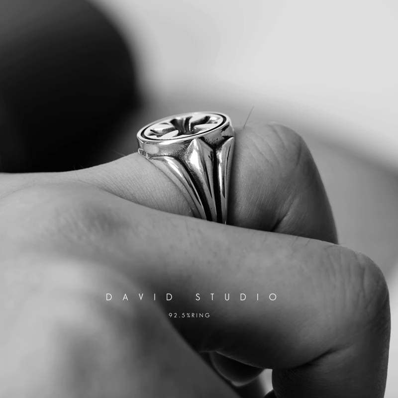 CH PLUS CONCAVE SIGNET RING
